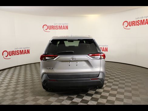 Used 2022 Toyota RAV4 LE FWD image 7