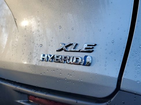 Used 2024 Toyota Sienna XLE image 7