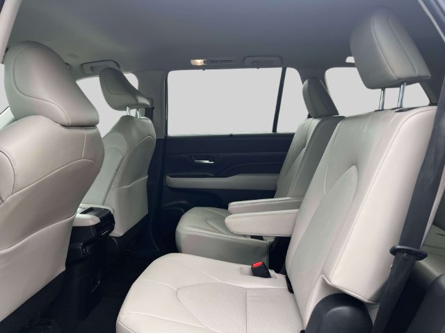 Used 2024 Toyota Grand Highlander AWD image 16