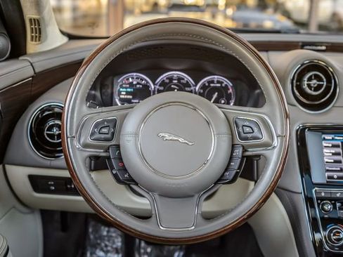 Used 2015 Jaguar XJ L Portfolio image 32