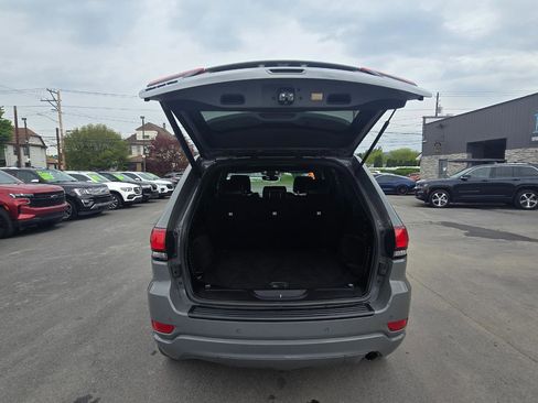 Used 2019 Jeep Grand Cherokee Altitude AWD/4WD image 18