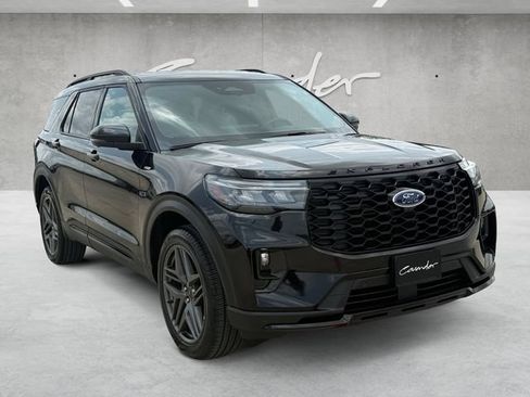 Used 2025 Ford Explorer ST-Line w/ ST-Line Street Pack AWD/4WD image 2