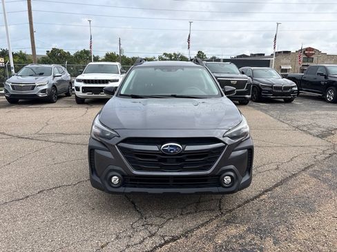 Used 2024 Subaru Outback Premium AWD/4WD image 2