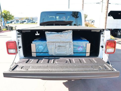 New 2026 Jeep Gladiator Sport image 32