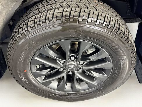 Used 2023 Lexus GX 460 Premium w/ Premium Package AWD/4WD image 13