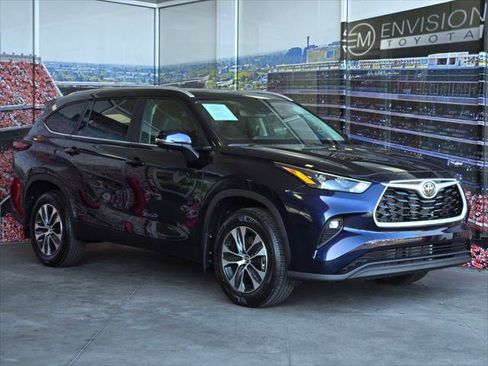 Certified 2026 Toyota Highlander XLE AWD/4WD image 1
