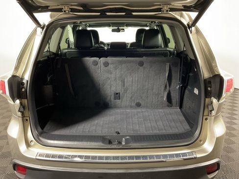 Used 2016 Toyota Highlander XLE image 14