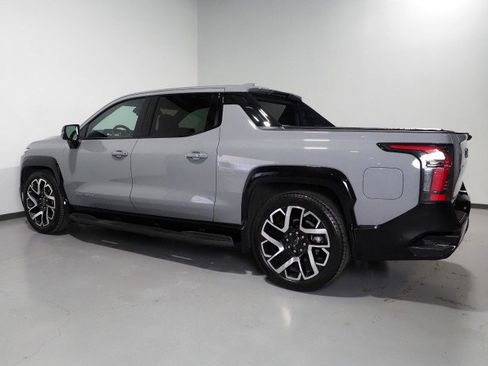 Used 2025 Chevrolet Silverado EV RST image 8