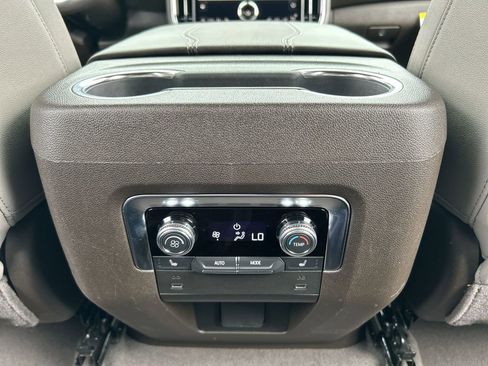 Used 2025 GMC Yukon Elevation image 22