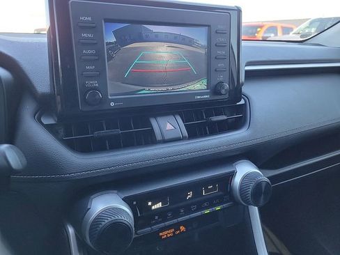 Used 2022 Toyota RAV4 LE image 16