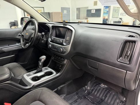 Used 2022 Chevrolet Colorado LT w/ Fleet Safety Package RWD image 17