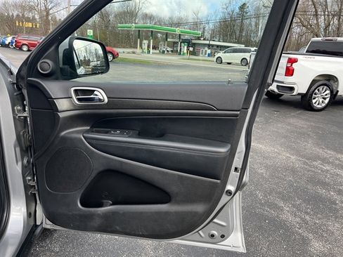 Used 2018 Jeep Grand Cherokee Laredo image 35