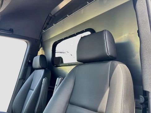 Used 2025 Mercedes-Benz Sprinter 2500 image 31