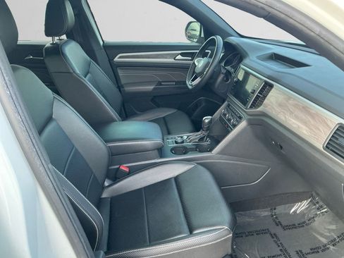 Used 2021 Volkswagen Atlas Cross Sport SE image 15