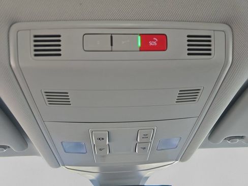 Certified 2024 Volkswagen Jetta SE FWD image 15