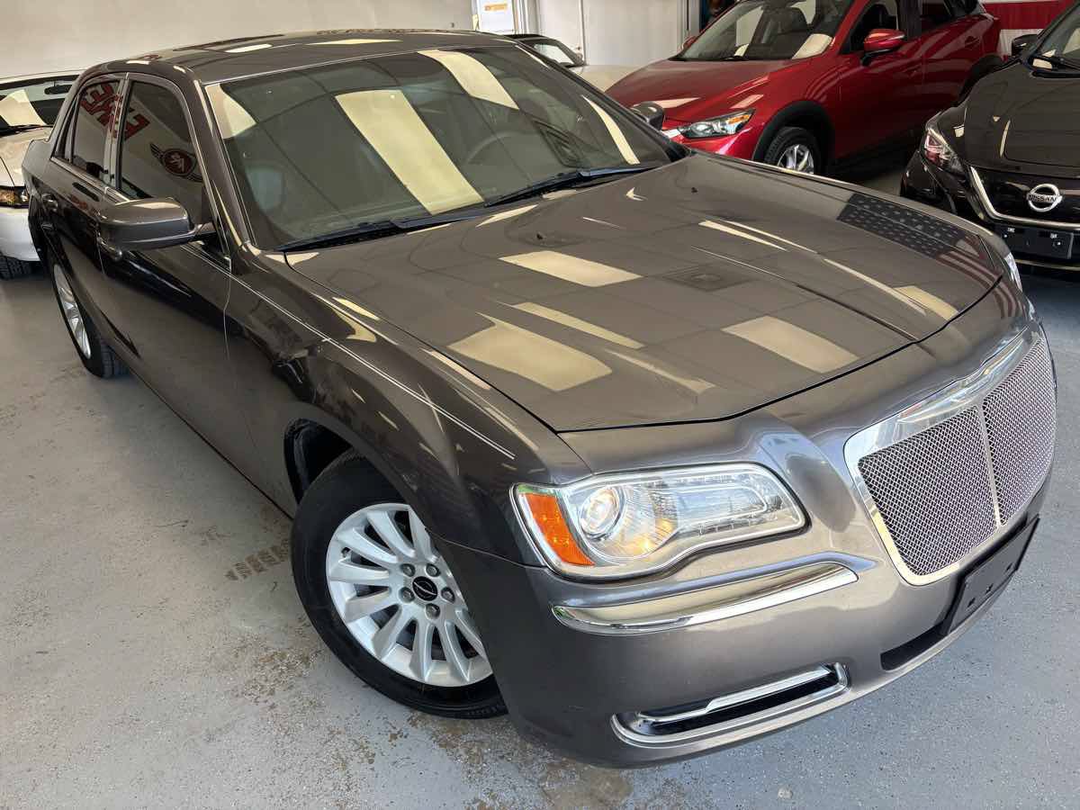 Used 2013 Chrysler 300 w/ Beats Audio Group RWD image 9