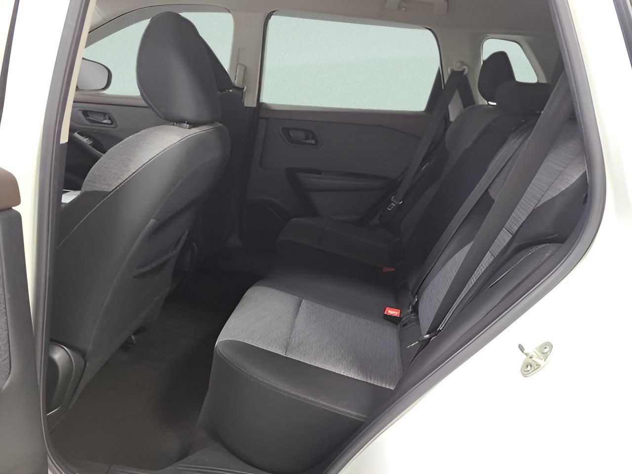 Used 2021 Nissan Rogue S AWD/4WD image 16
