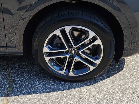 Certified 2025 Audi Q5 Premium w/ Premium Plus AWD/4WD image 9