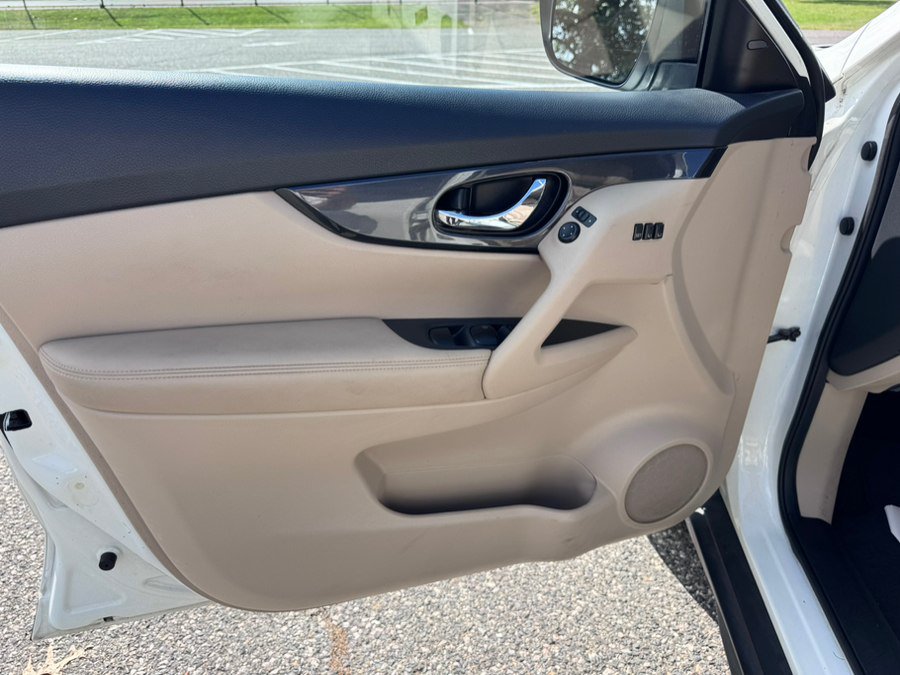 Used 2018 Nissan Rogue SV w/ Premium Package AWD/4WD image 11