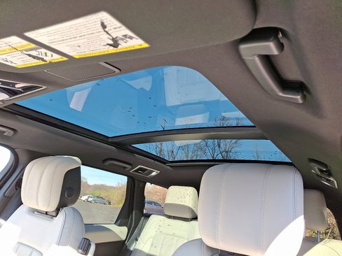 Used 2022 Land Rover Range Rover Sport HSE Silver Edition image 14