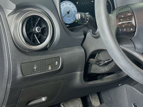 Used 2023 Hyundai Kona SE w/ Cargo Package image 17