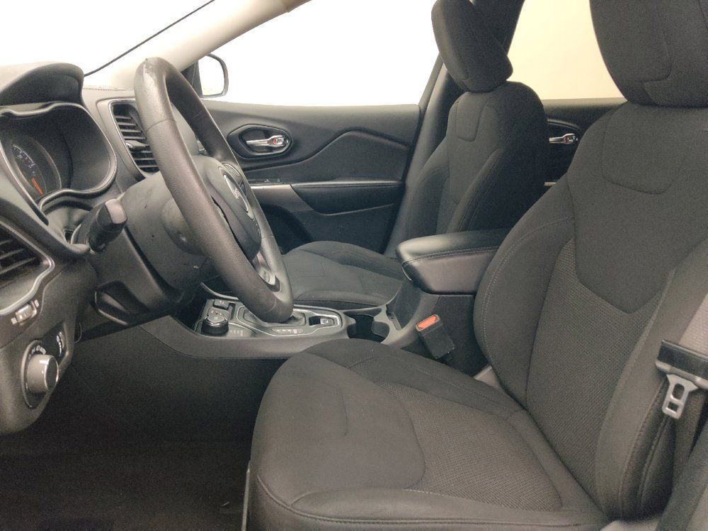 Used 2020 Jeep Cherokee Latitude AWD/4WD image 17
