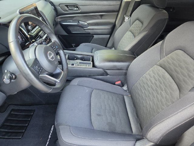 Used 2025 Nissan Pathfinder SV FWD image 9