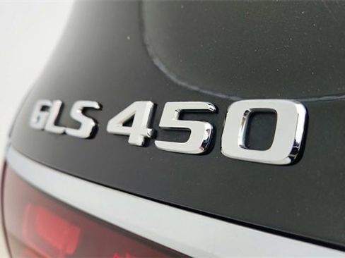 Used 2025 Mercedes-Benz GLS 450 4MATIC image 17