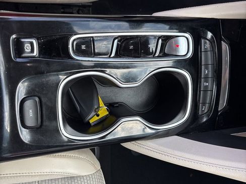 Used 2023 Buick Envision Preferred image 17