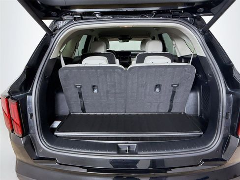 Used 2023 Kia Sorento SX Prestige image 25