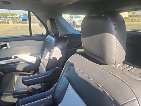 Used 2022 Ford Explorer XLT w/ Equipment Group 202A RWD image 13