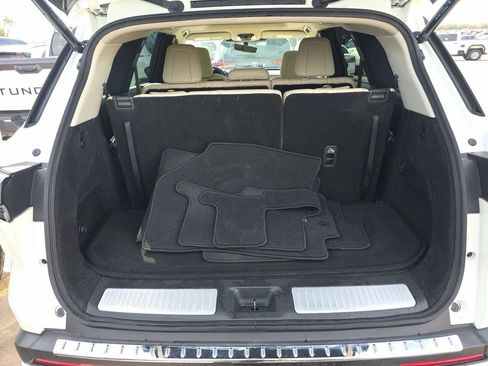 Used 2023 INFINITI QX60 Luxe w/ Vision Package image 18