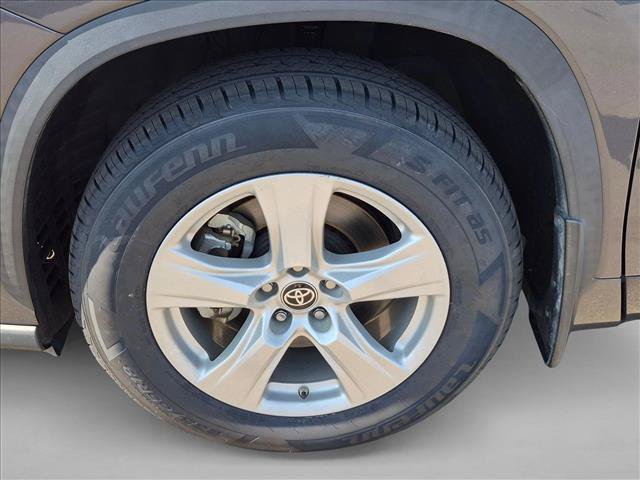 Used 2020 Toyota Highlander L FWD image 21