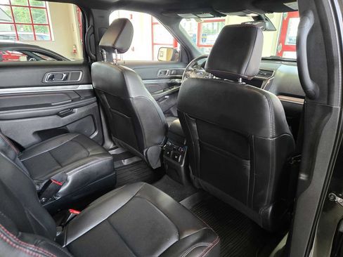 Used 2018 Ford Explorer Sport w/ Equipment Group 401A AWD/4WD image 26