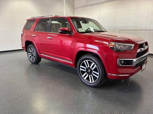 Used 2018 Toyota 4Runner Limited AWD/4WD image 2