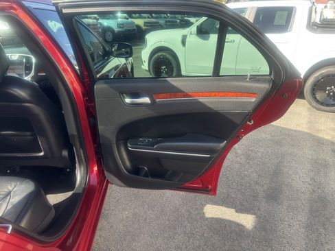 Used 2012 Chrysler 300 Limited image 21