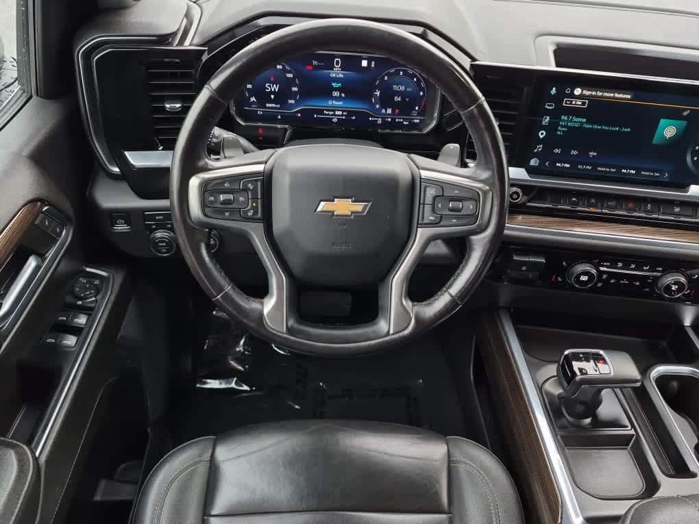 Used 2023 Chevrolet Silverado 1500 LT w/ Leather Package AWD/4WD image 9