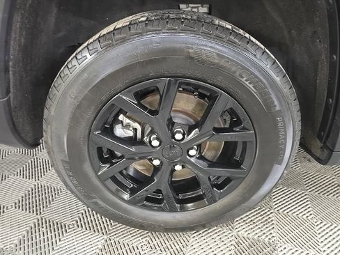 Used 2024 Jeep Grand Cherokee L Laredo image 13