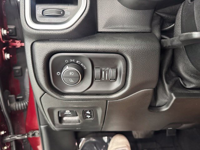 Used 2019 RAM 1500 Laramie AWD/4WD image 39