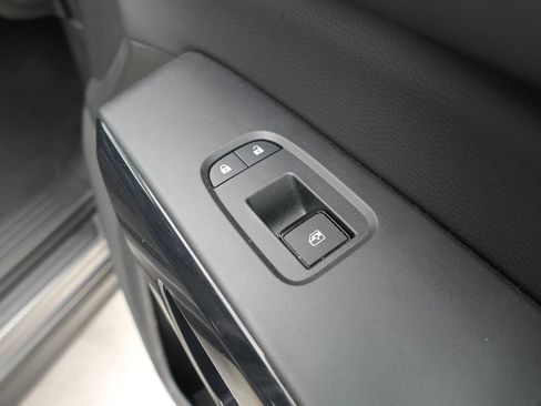 Used 2025 Nissan Pathfinder SV FWD image 25