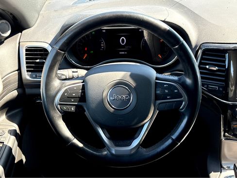 Used 2022 Jeep Grand Cherokee Laredo X image 8