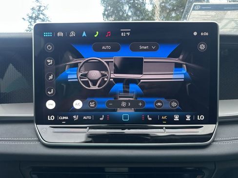 New 2025 Volkswagen Tiguan SE image 19