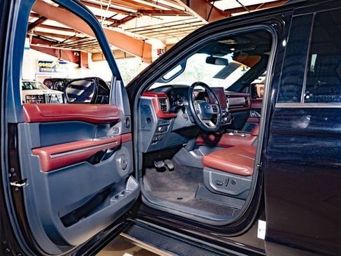 Used 2022 Ford Expedition Max Limited image 11