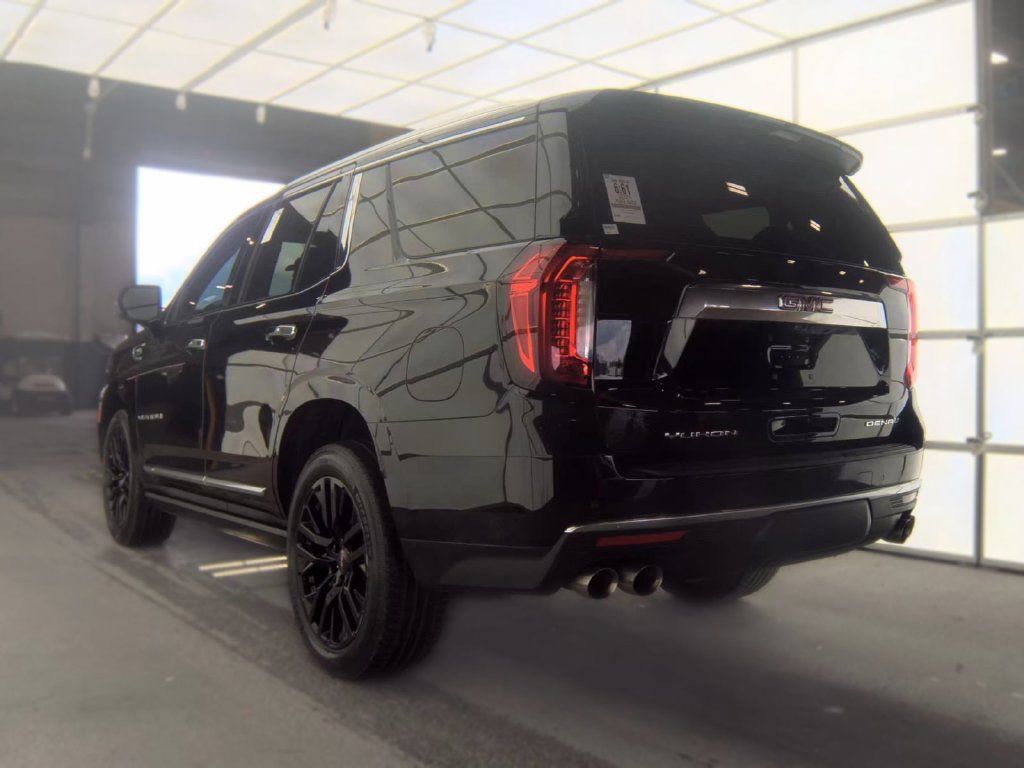 Used 2021 GMC Yukon Denali w/ Denali Premium Package RWD image 3