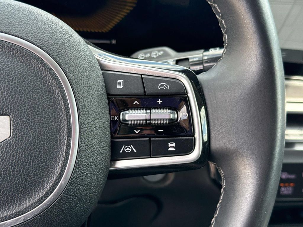 Certified 2025 Kia Sorento S FWD image 24