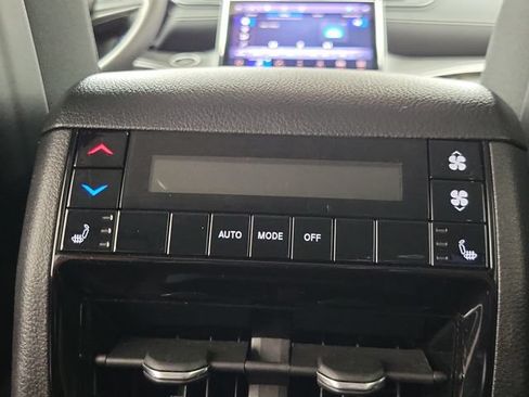 Used 2023 Jeep Grand Cherokee L Limited w/ Black Appearance Package AWD/4WD image 17