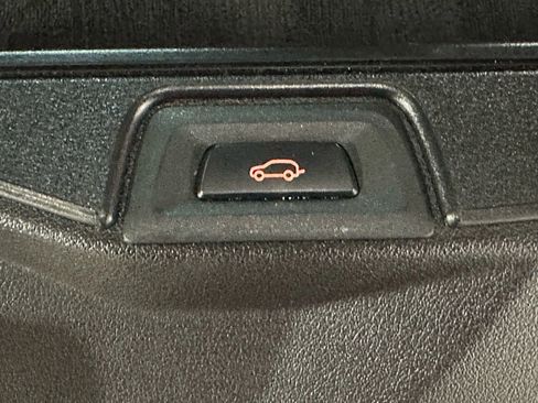 Used 2020 BMW X5 M50i w/ Premium Package image 38