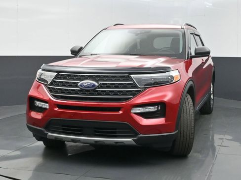 Used 2022 Ford Explorer XLT w/ Equipment Group 202A image 3