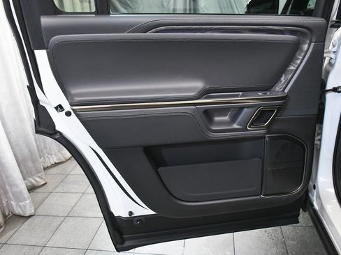 Used 2022 Rivian R1S Launch Edition AWD/4WD image 12