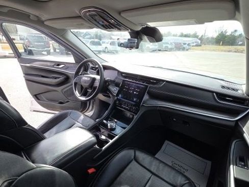 Used 2023 Jeep Grand Cherokee L Limited w/ Luxury Tech Group II AWD/4WD image 13